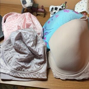 Bra lot 4 in total all 38 DD 2 Playtex, 1 no boundaries and 1 has no name